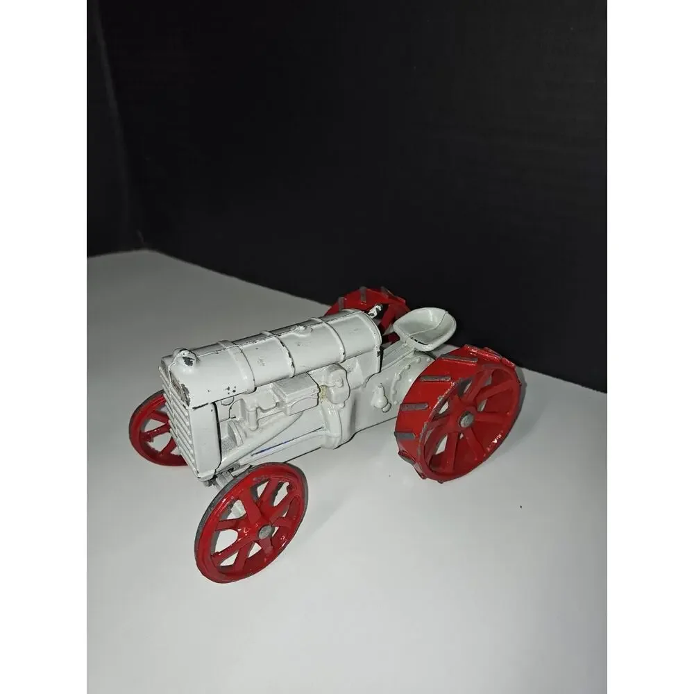 ERTL Vintage Fordson Farm Tractor Diecast Model 1/16 Scale Metal Toy Die-Cast